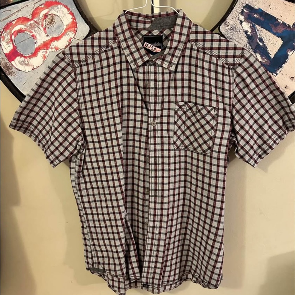 ✨✨ Burnside Men’s Short Sleeved Shirt Size M✨✨